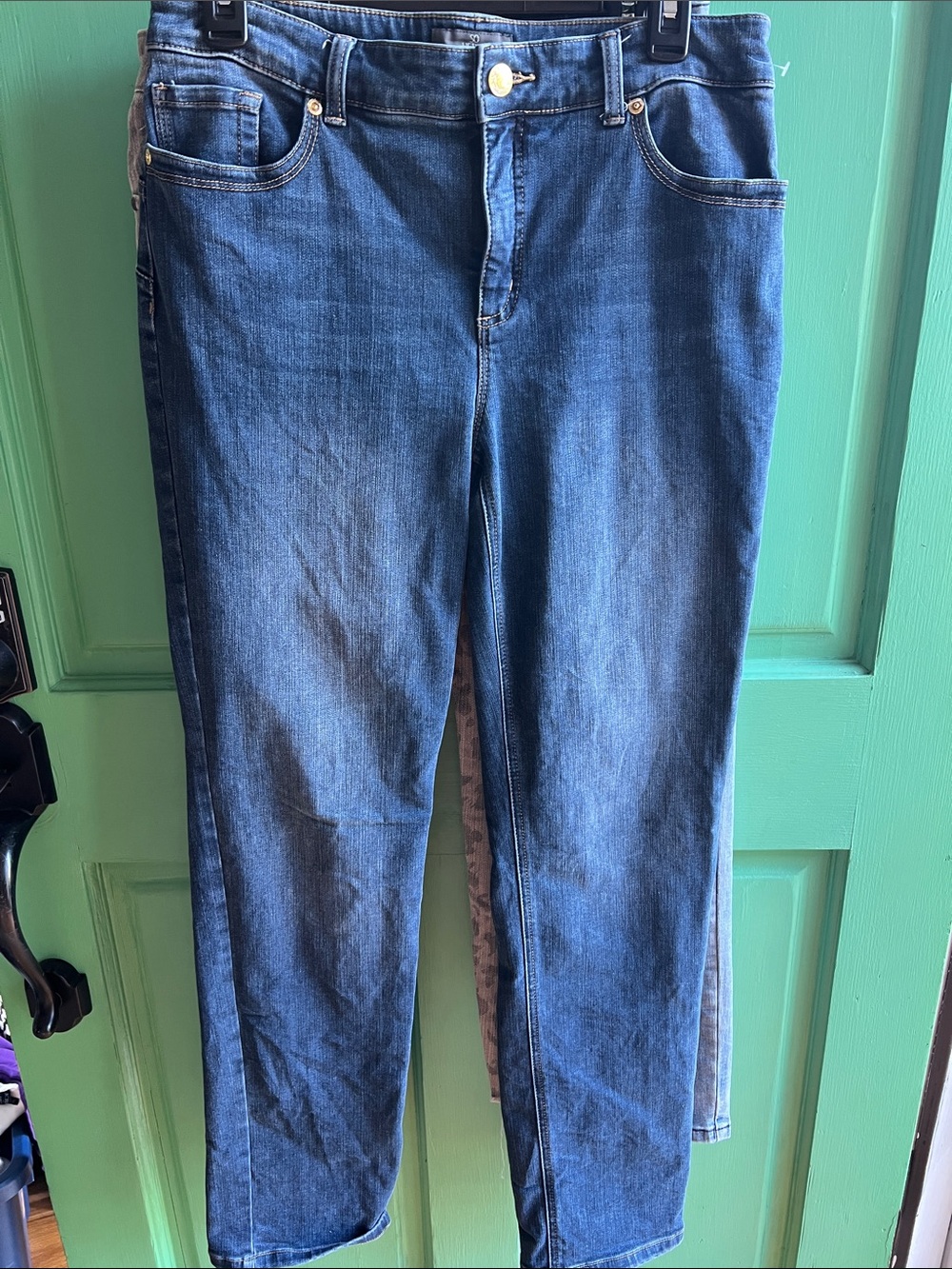 Chico's Straight-Leg so lifting slimming Jeans in Medium Blue Wash- size 1 or 8